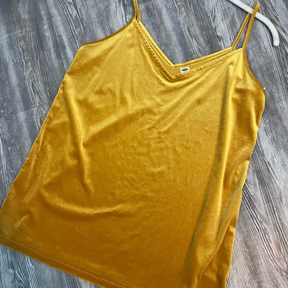 ✨ Golden Velvet Tank - Picture 4 of 4